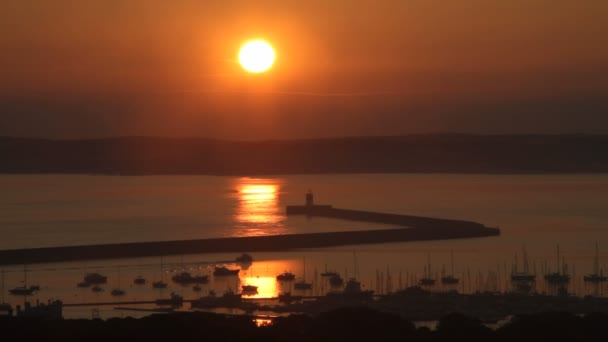 Anglesey Galler Kuzeybatı Kıyısında Holyhead Limanında Güzel Bir Gün Doğumu — Stok video