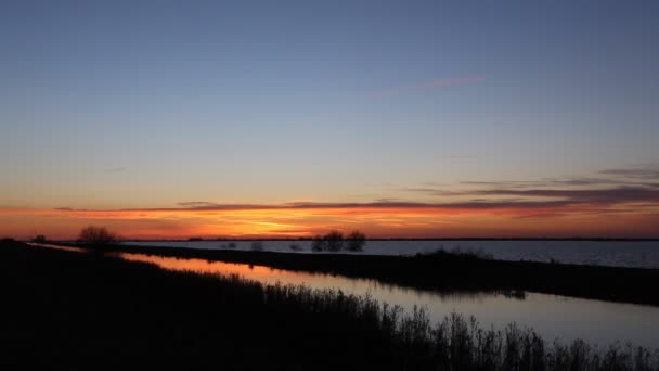 英国诺福克韦尔内壮观的落日 — 图库视频影像