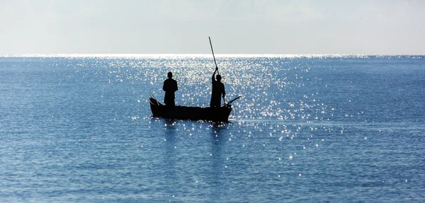 Costa di Mombasa, Kenya, oceano, nuvole, costa, Africa, kenya, pescatore, persone, cielo, bello — Foto Stock