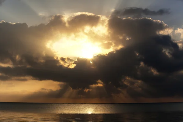Mombaça, praia, nascer do sol, áfrica, sol, barco, kenya Sunrise sobre o Oceano Índico — Fotografia de Stock