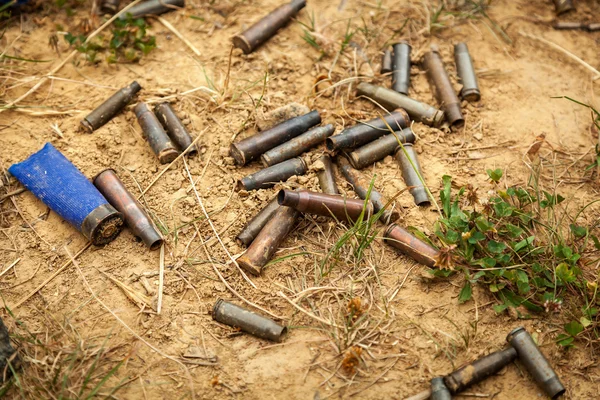 Disparos, disparos en la calle, tierra, armas de fuego, disparos — Foto de Stock