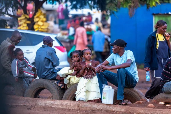 La gente en Kenia, la gente negra, la vida de la gente en África — Foto de Stock