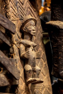 Heykel Sergisi, Resim Sergisi Kenya, Afrika maskeleri, maske törenleri için