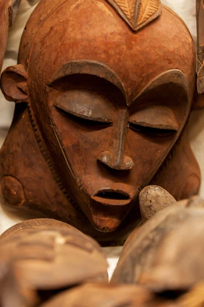 彫刻、絵画ケニア、アフリカのマスク、マスク式のため — ストック写真
