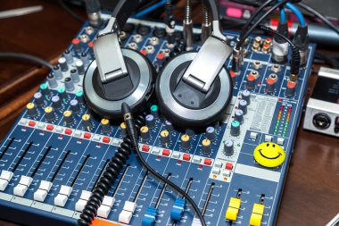 DJ control, volume control, equipment for parties to DJ headphon clipart