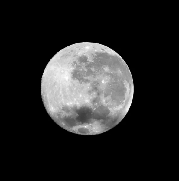 黒の背景に満月をクローズ アップ — ストック写真
