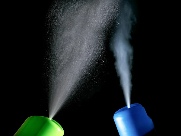 Spray deodorante isolato su fondo nero — Foto Stock