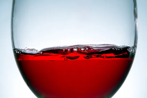 Vino en primer plano, macro, ola de vino, salpicaduras, salpicaduras, burbujas, textura — Foto de Stock