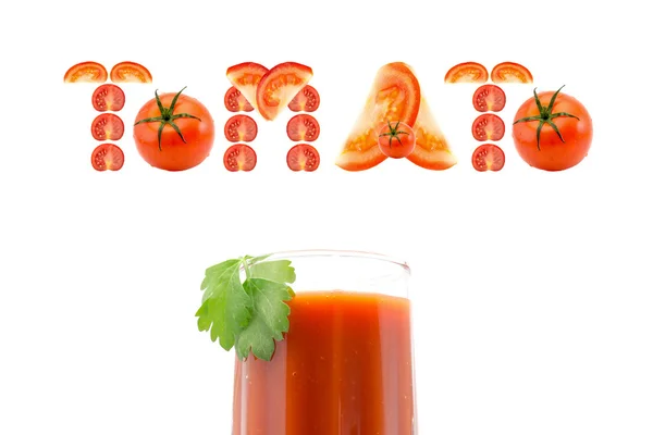 Verre de jus de tomate avec un mot au sommet des morceaux de tomates hachées isolées — Photo