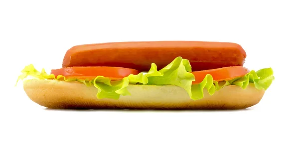 Hot Dog mit frischem Blattsalat zwei Tomatenscheiben isoliert auf einem weißen — Stockfoto
