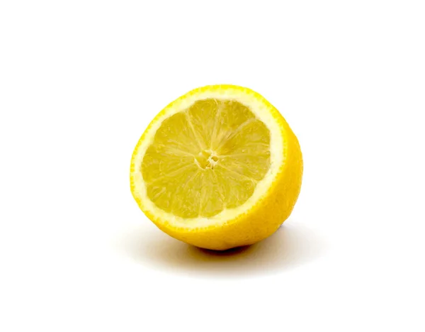 Tranche de citron isolée sur fond blanc — Photo