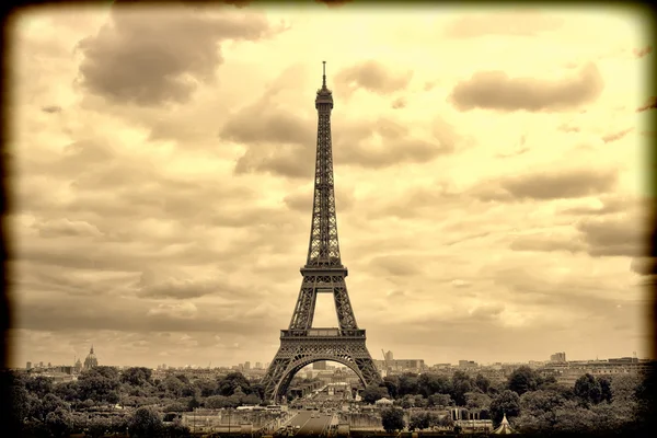 Torre Eiffel Panorama em Paris. Vista vintage. Tour Eiffel velho estilo retro . — Fotografia de Stock