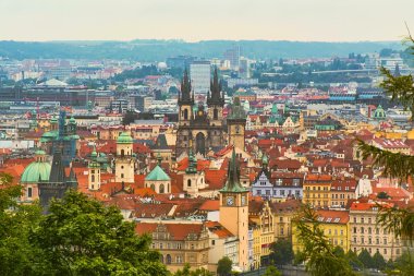 Prag panorama Tyn kilisenin bakan üstten yaz
