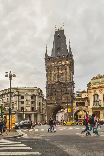 Чехия, Прага. 20 августа 2015 года. Пороховая башня Праги — стоковое фото