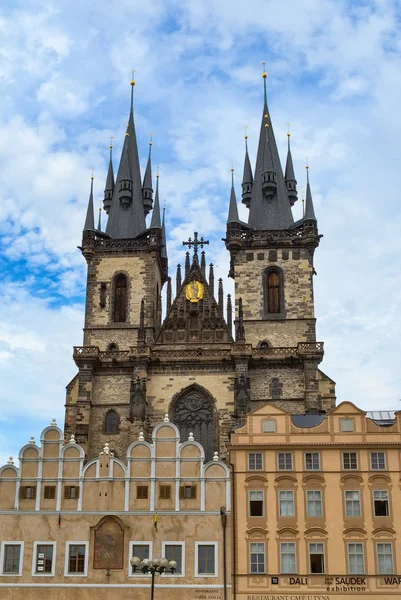 Die Tyn-Kirche in Prag — Stockfoto