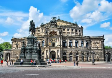 Dresden, Almanya. 13 Mayıs 2014: Dresden Devlet Operası,