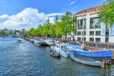 Amsterdam, Hollanda - 28 Mayıs 2015: Nationale opera ve bale binası (Stopera)