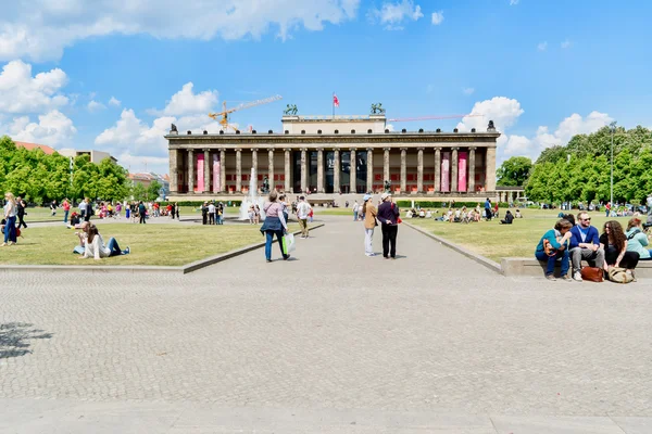 Berlim, Alemanha - 25 de maio de 2015: Altes Museum. Museu Antigo Alemão. O edifício foi construído em 1822-1830 anos por Karl Friedrich Schinkel. Após a restauração em 1966, aqui está uma coleção de antiguidades . — Fotografia de Stock