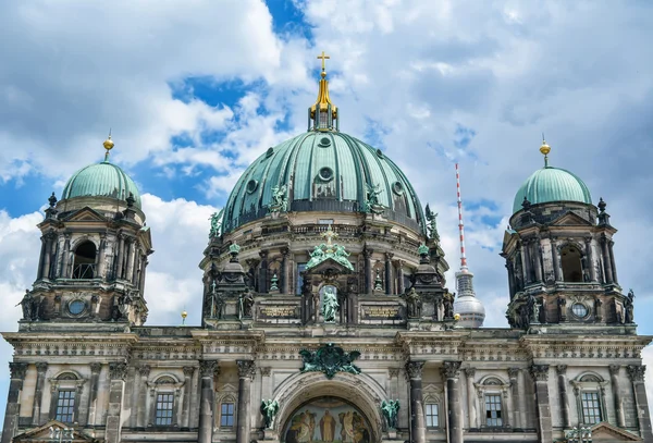 Fachada da Catedral de Berlim - a maior igreja protestante da Alemanha . — Fotografia de Stock