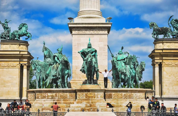 Budapeste, Hungria. 10 de maio de 2014: Praça dos Heróis em Budapeste, Hungria — Fotografia de Stock