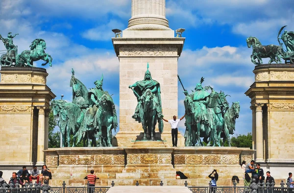 Budapest, ungarisch. 10. Mai 2014: Heldenplatz in Budapest in Ungarn — Stockfoto