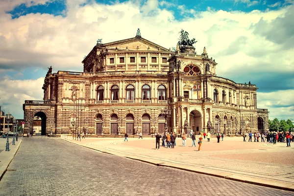 Дрезденская государственная опера. Винтажный вид. Старый ретро стиль . — стоковое фото