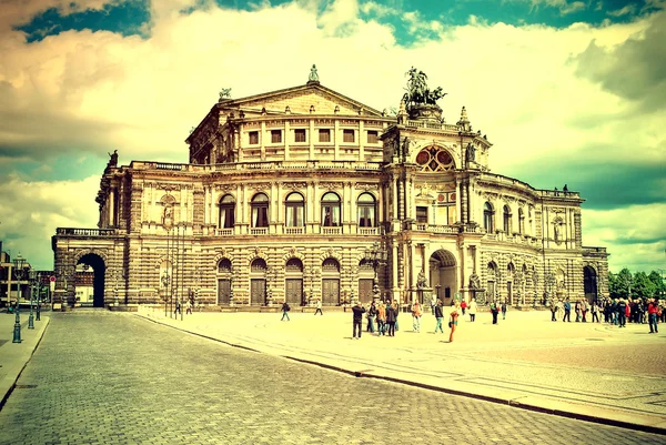 Ópera Estatal de Dresden. Vista vintage. Velho estilo retro . — Fotografia de Stock