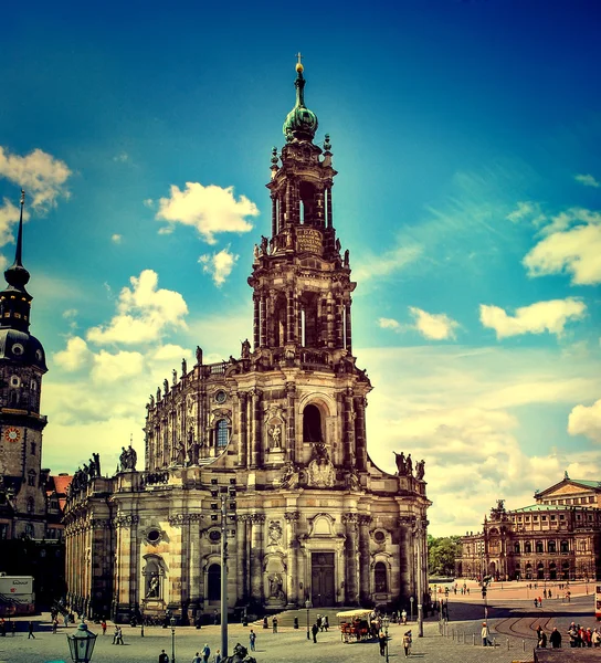 Kreuzkirche - heilige kreuzkirche in dresden an einem sonnigen tag. Vintage-Ansicht. alter Retro-Stil. — Stockfoto