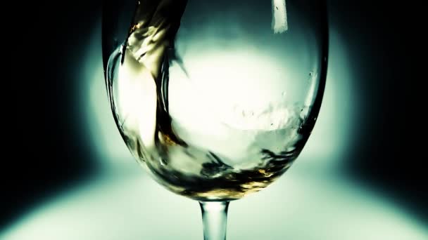 Creative Macro Slow Motion Video White Wine Pouring Glass Glass — Stock Video