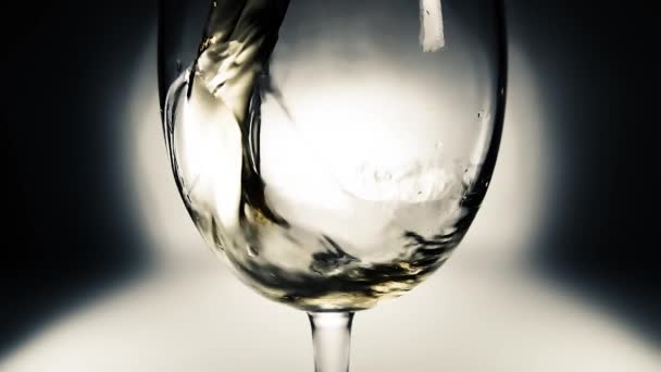 Creative Macro Slow Motion Video White Wine Pouring Glass Glass — Stock Video