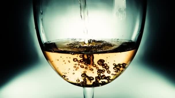 Creative Macro Slow Motion Video White Wine Pouring Glass Glass — Stock Video