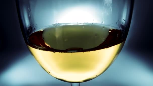 Creative Macro Slow Motion Video White Wine Splashing Glass Side — Stock Video