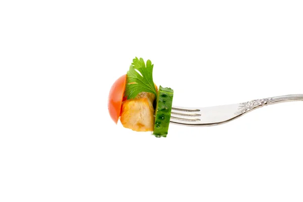 Un trozo de carne frita con verduras en un tenedor sobre un fondo blanco —  Fotos de Stock