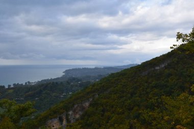 Dağ manzarası. Kafkas dağları. Kafkasların dağ zirveleri