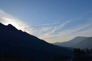 Dağ manzarası. Kafkas dağları. Kafkasların dağ zirveleri