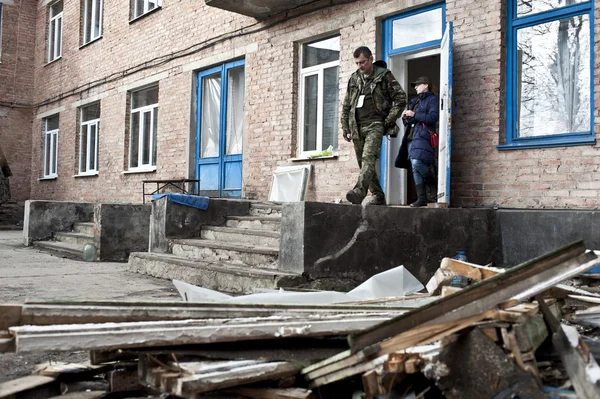 在 Shchastya 中受损的医院 — 图库照片