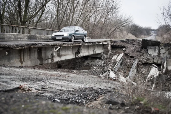 Destroyed bridge — Stock Photo, Image