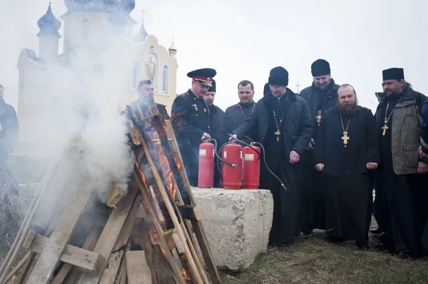 Bomberos y sacerdotes —  Fotos de Stock