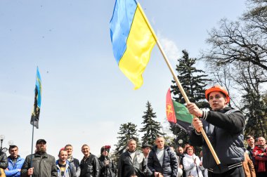 Madenciler, kitlesel protesto gösterileri
