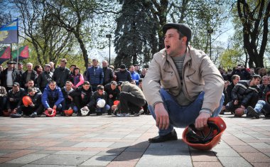 Madenciler, kitlesel protesto gösterileri