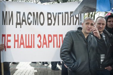 Madenciler, kitlesel protesto gösterileri