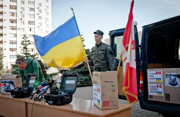 Допомога для української армії — стокове фото