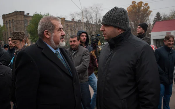 6 Kasım 2015. Kiev, Ukrayna. Kırım Tatarları gözcülük Kiev Rusya Federasyonu Büyükelçiliği.