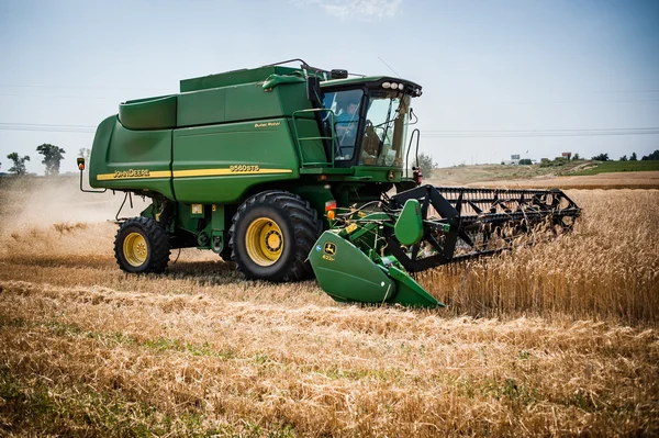 Reaping the wheat harvest — Stock Photo, Image