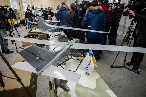 Demonstration of the first Ukrainian production drones — Stock Photo, Image