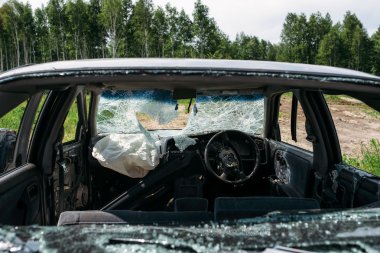 kırık ve hasarlı araç