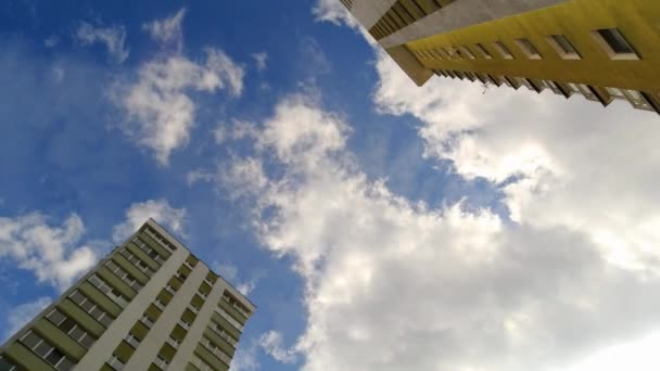 Timelapse. Edifici contro il cielo — Video Stock