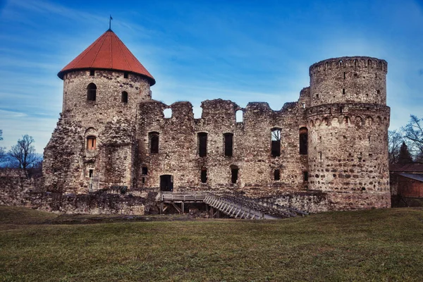 Kalenin eski kale duvarı