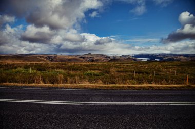 İzlanda 'da Kuzey Buz Denizi Sörfü