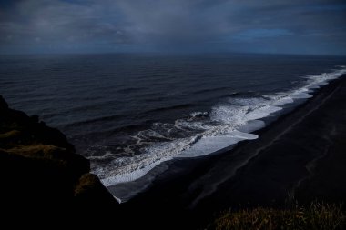 İzlanda 'da Kuzey Buz Denizi Sörfü